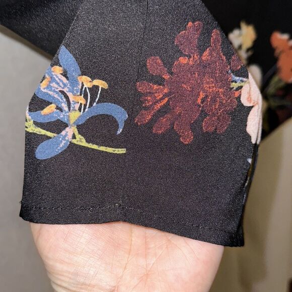 SHEIN 2X Black Floral Magnolia Short Drop Sleeve V Neck Blouse - Picture 6 of 12